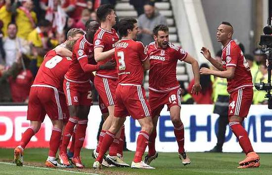 家人未来一, 人员的支持, 助球队在友