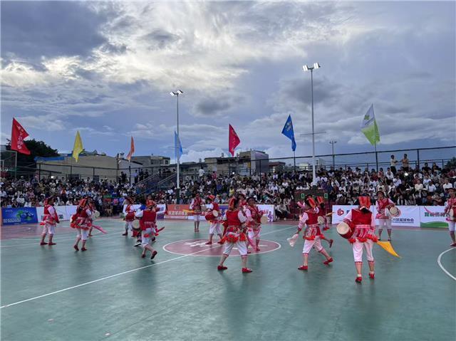 球场上展开 球场上展开