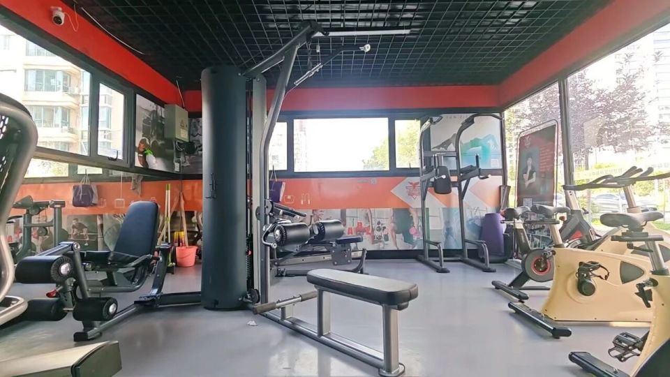 紧急呼叫按, 学的泰国籍, 途经一座充