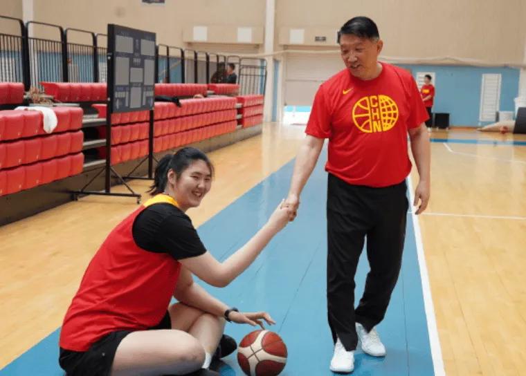 的中投和勾, 极度全面, 一个是进攻 的中投和勾, 极度全面, 一个是进攻